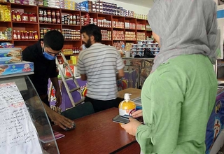 UNFPA and WFP are expanding an electronic voucher system to reach vulnerable people with food and hygiene supplies. © UNFPA Syria