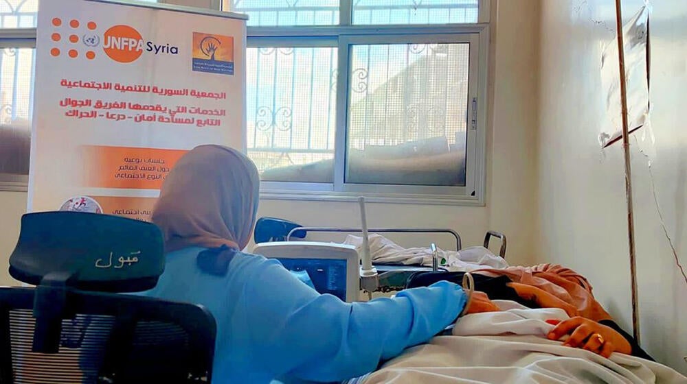 تقديم الرعاية الصحية للنساء الحوامل، حيث تعمل فرق الجمعية على ضمان سلامة الأمهات وأطفالهن