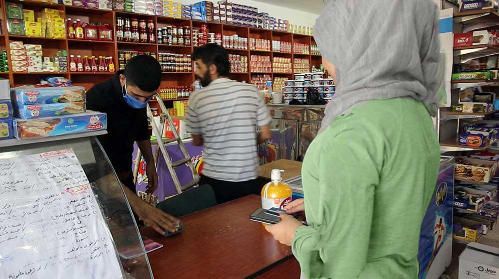 UNFPA and WFP are expanding an electronic voucher system to reach vulnerable people with food and hygiene supplies. © UNFPA Syria